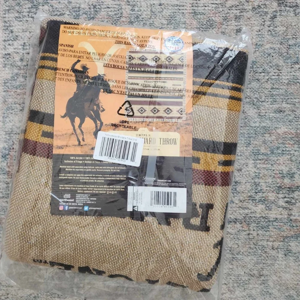 NWT - Northwest Yellowstone Woven Jacquard Throw Blanket, Montana Tribal